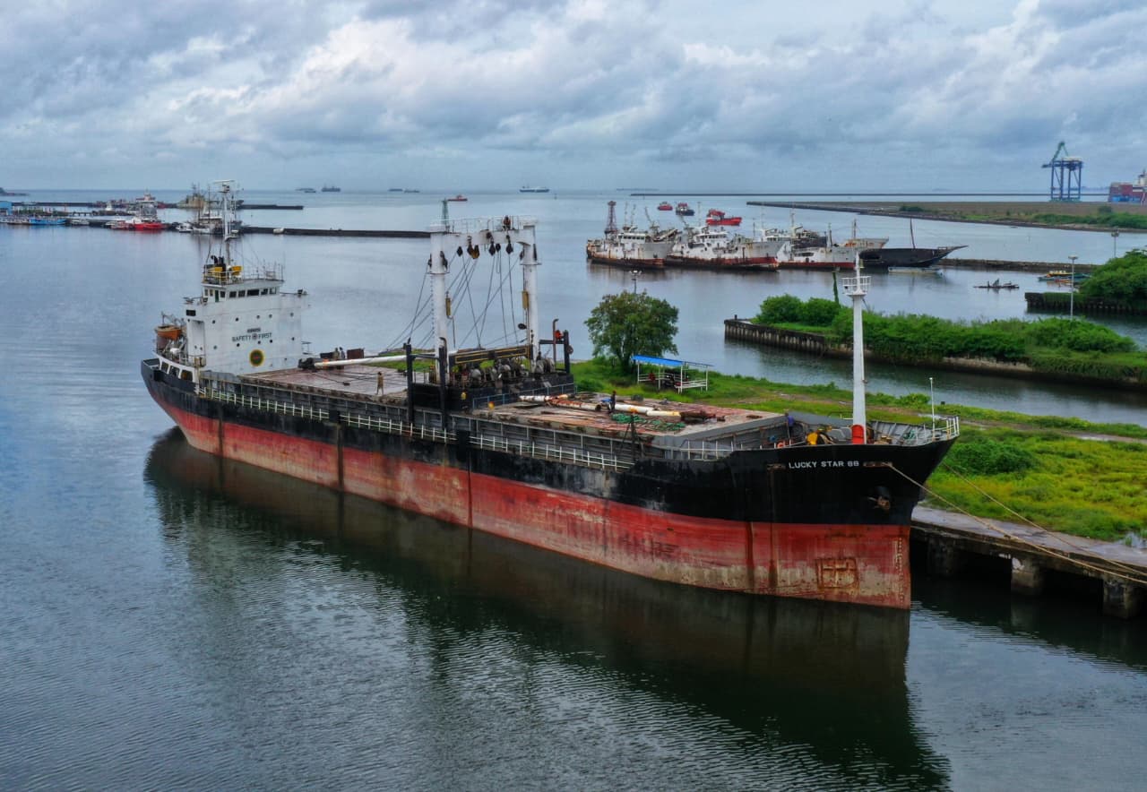 Docking repair kapal KM. Lucky Star 88 milik PT Vien Fadillah Mutiara
